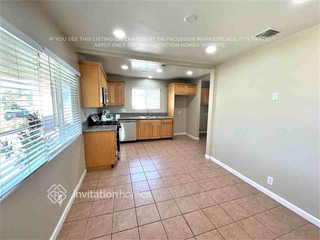 11148 S Wilton Pl - Photo 6 of 19