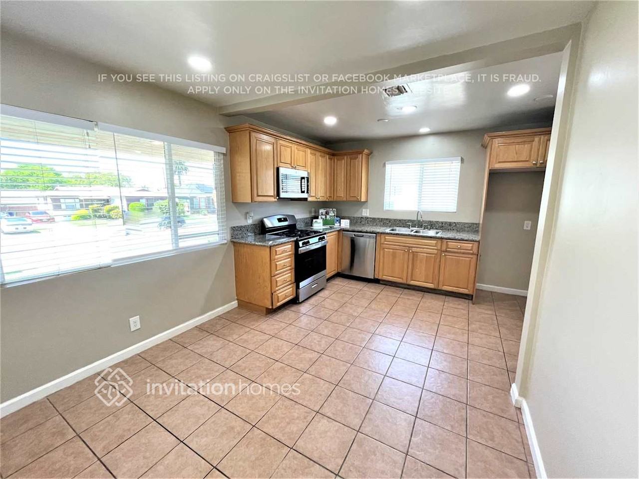 11148 S Wilton Pl - Photo 7 of 19