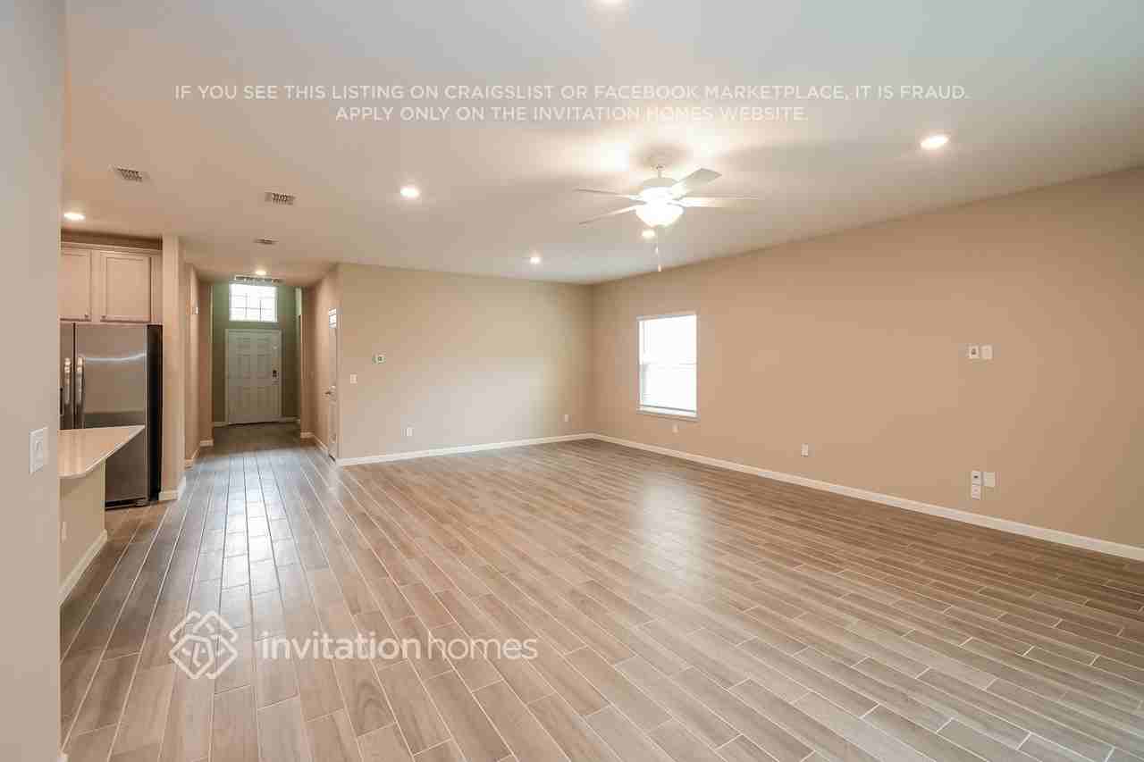 2547 Laylas Way - Photo 3 of 17