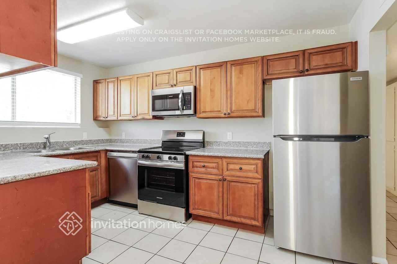 3215 N 54th Dr - Photo 6 of 16