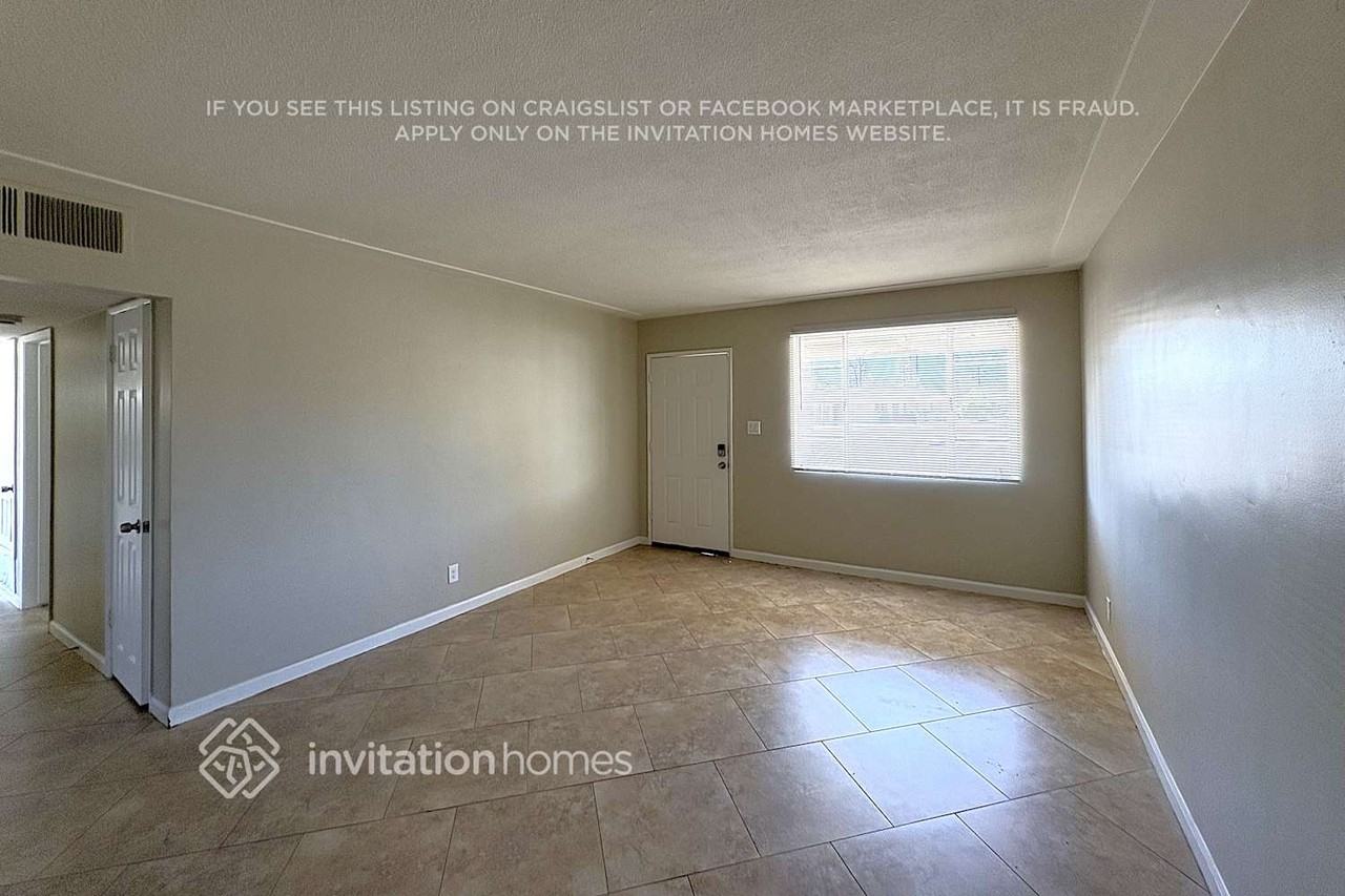 1944 W Gardenia Dr - Photo 3 of 18