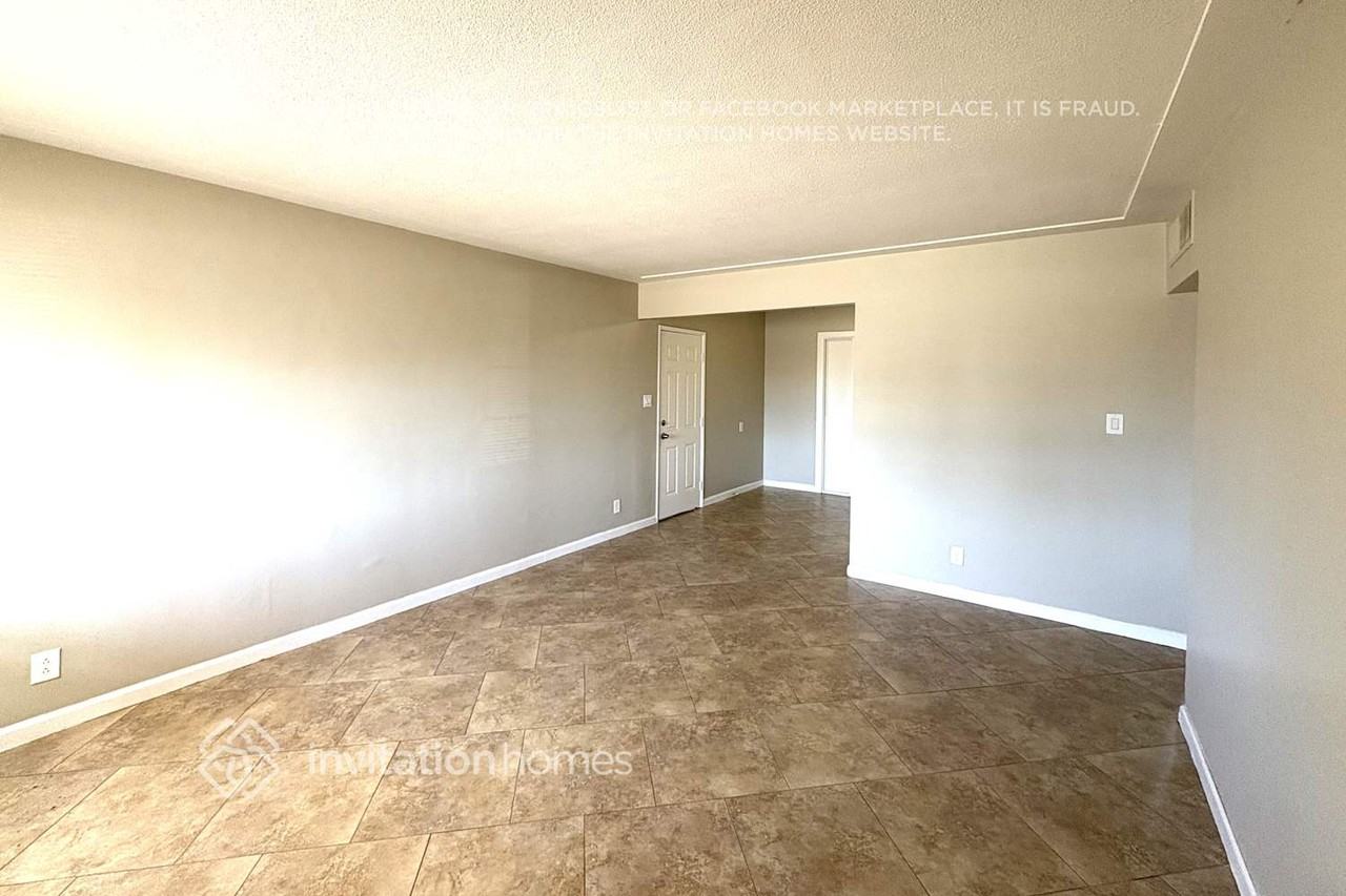 1944 W Gardenia Dr - Photo 4 of 18