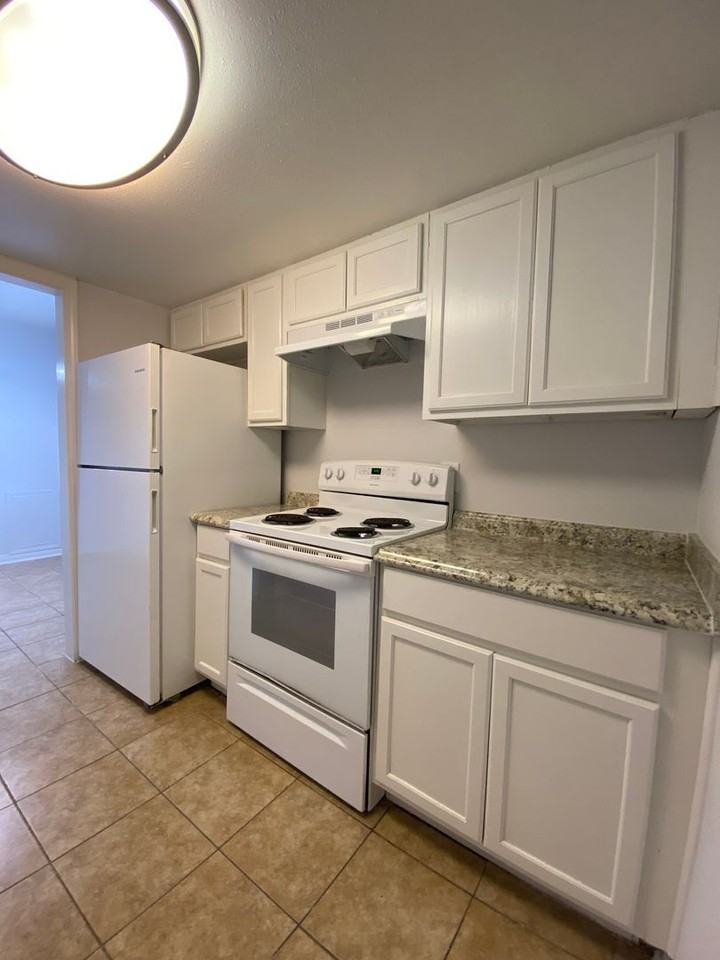 Palm Harbor Apartments - Photo 6 of 13