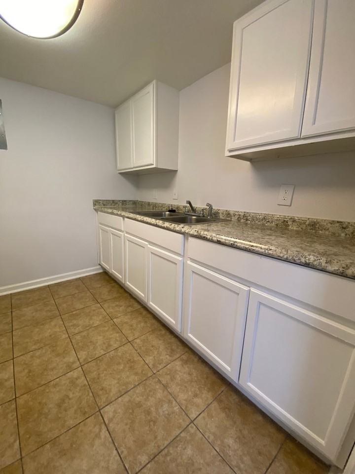 Palm Harbor Apartments - Photo 7 of 13