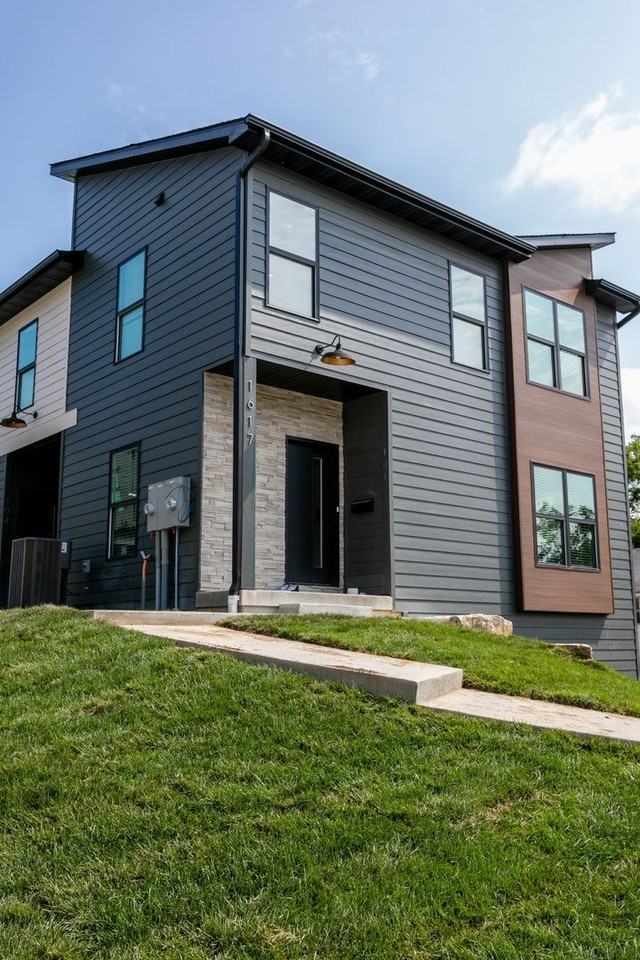 1617 University Townhomes - Photo 2 of 18