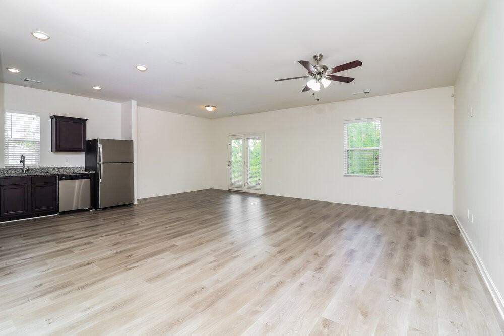 7261 Lacey Dr - Photo 4 of 16