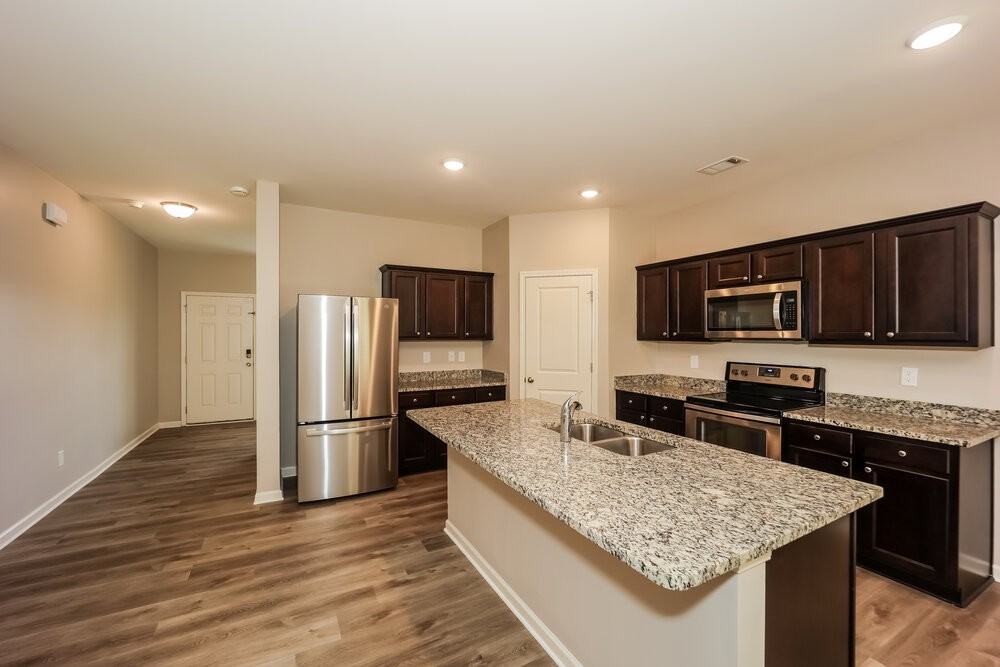 1069 Coldwater Dr - Photo 7 of 17