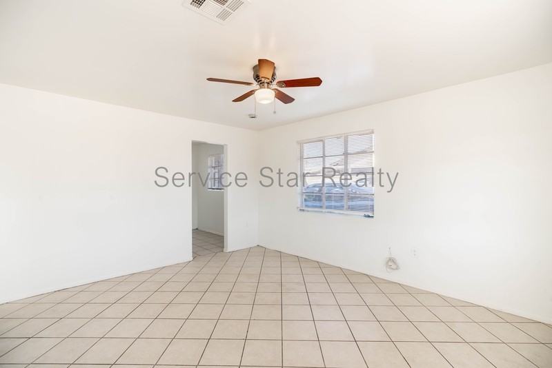 1926 E Osborn Rd #1 - Photo 4 of 17