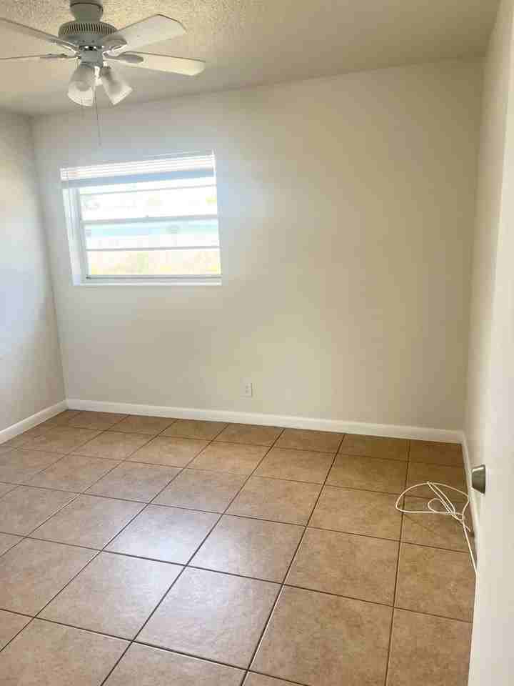 1520 W Blue Heron Blvd - Photo 6 of 12