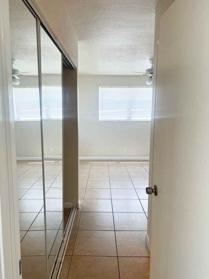 1520 W Blue Heron Blvd - Photo 7 of 12