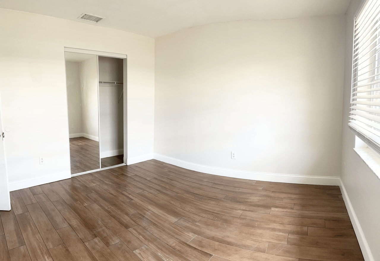 4259 Maine St - Photo 5 of 11