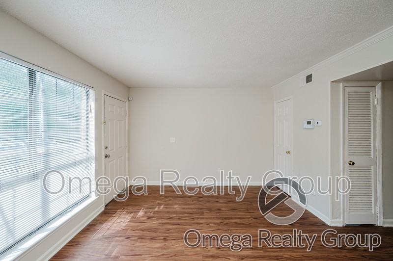 1811 Carson Rd #4 - Photo 6 of 23