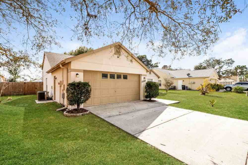 10244 Rainbow Oaks Dr - Photo 3 of 25