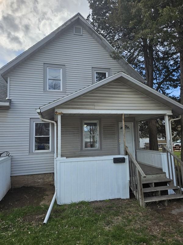 208 N Brooke St - Photo 2 of 20