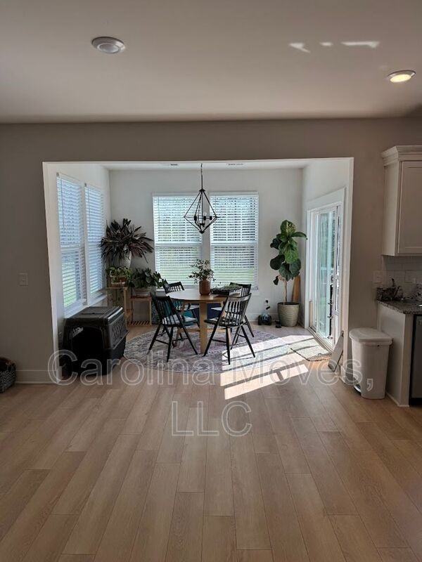 215 Fenwick Dr - Photo 7 of 22
