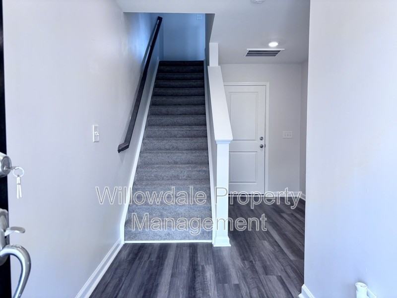 6045 Kayton St - Photo 3 of 43