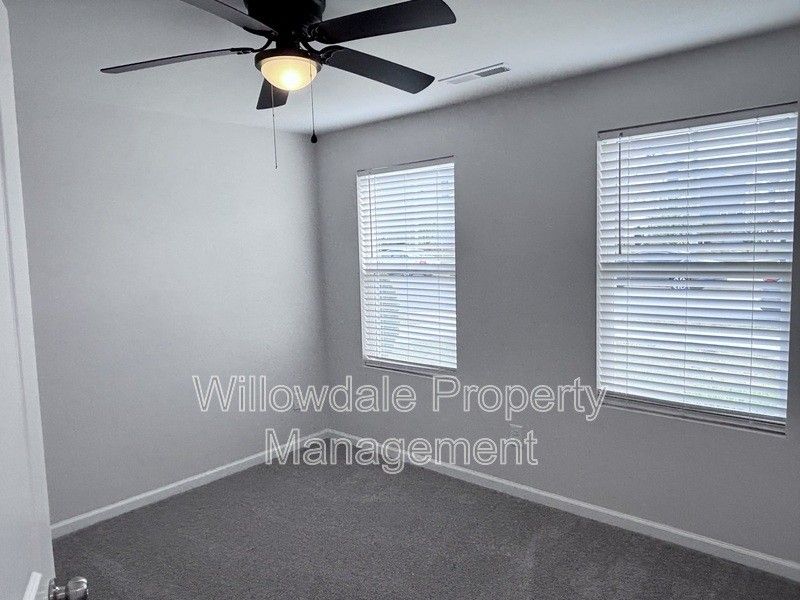 6045 Kayton St - Photo 4 of 43