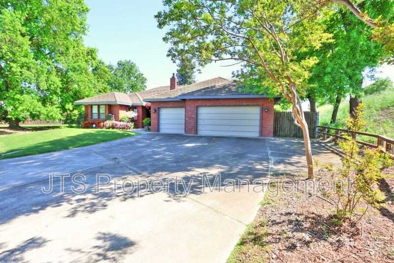 221 Audubon Cir - Photo 3 of 50