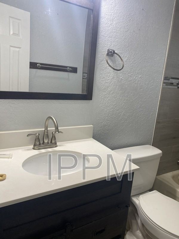 609 Inverary Dr - Photo 2 of 24