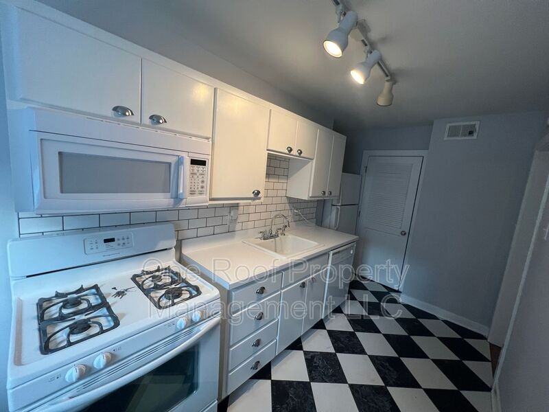 4532 Broadway #2S - Photo 3 of 9