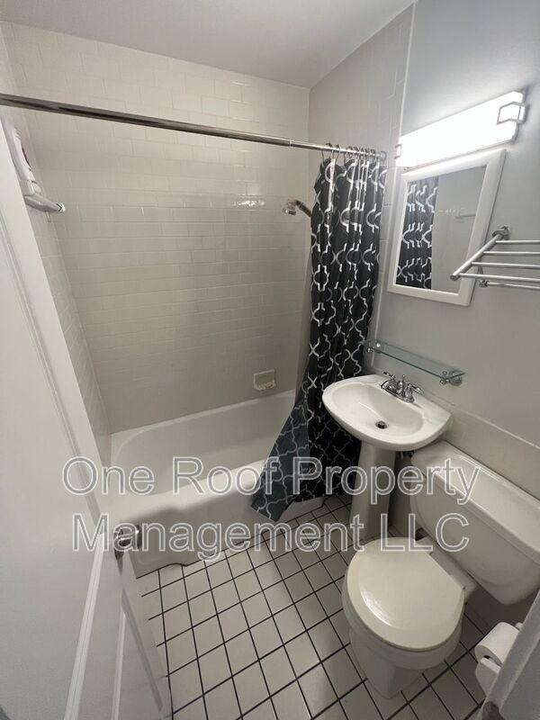 4532 Broadway #2S - Photo 4 of 9