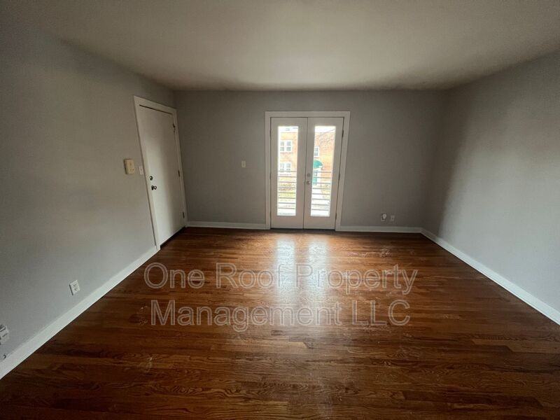 4532 Broadway #2S - Photo 5 of 9