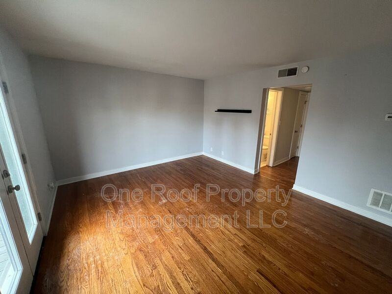 4532 Broadway #2S - Photo 6 of 9
