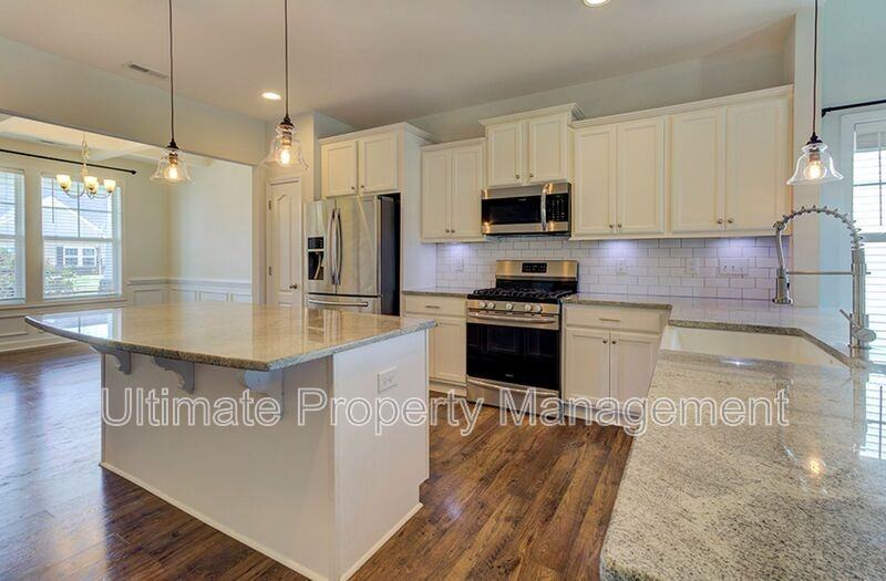 7810 Bristlecone Dr - Photo 3 of 32