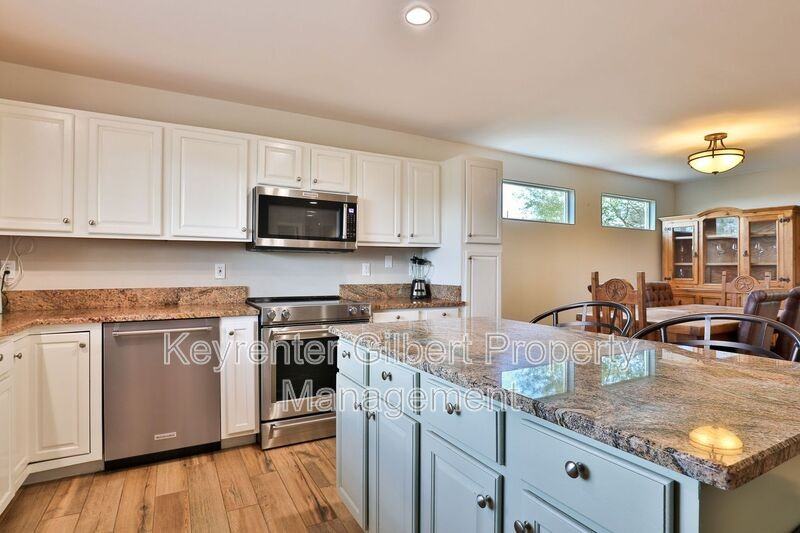 10046 E Cloudview Ave - Photo 3 of 50