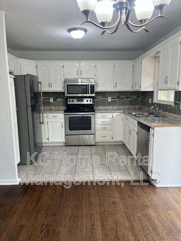 18901 E Susquehanna Rdg - Photo 2 of 24