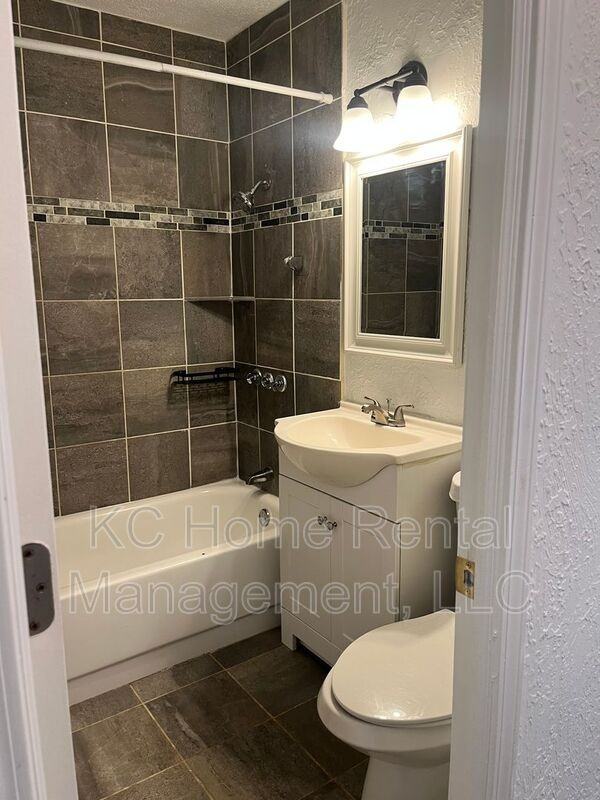 18901 E Susquehanna Rdg - Photo 3 of 24