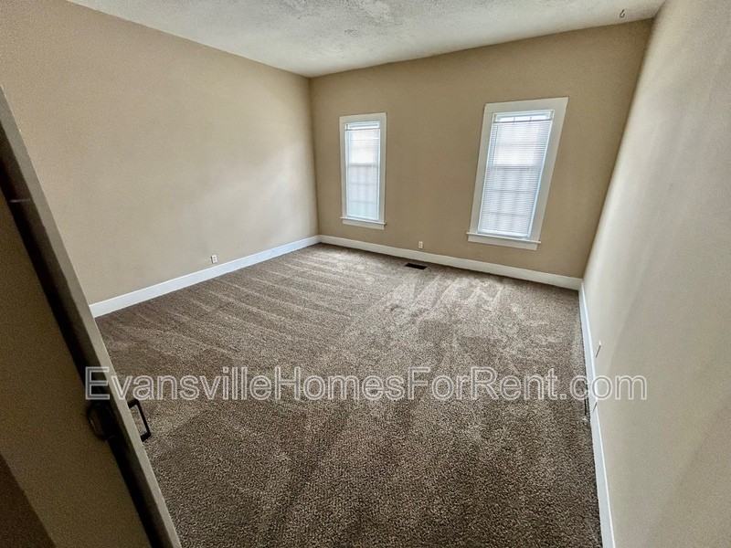 2102 W Delaware St - Photo 3 of 9