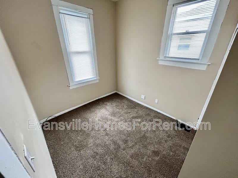 2102 W Delaware St - Photo 4 of 9