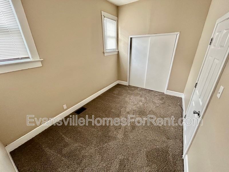2102 W Delaware St - Photo 5 of 9