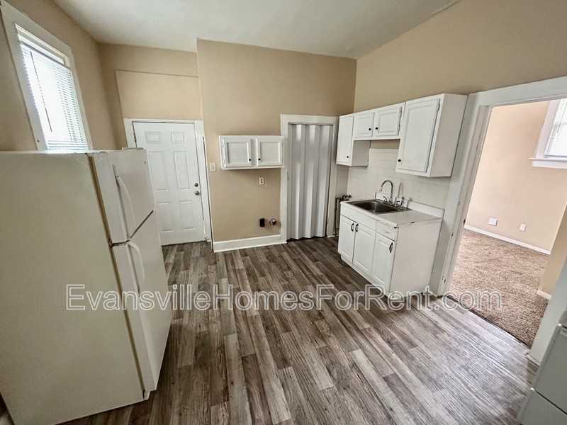 2102 W Delaware St - Photo 7 of 9