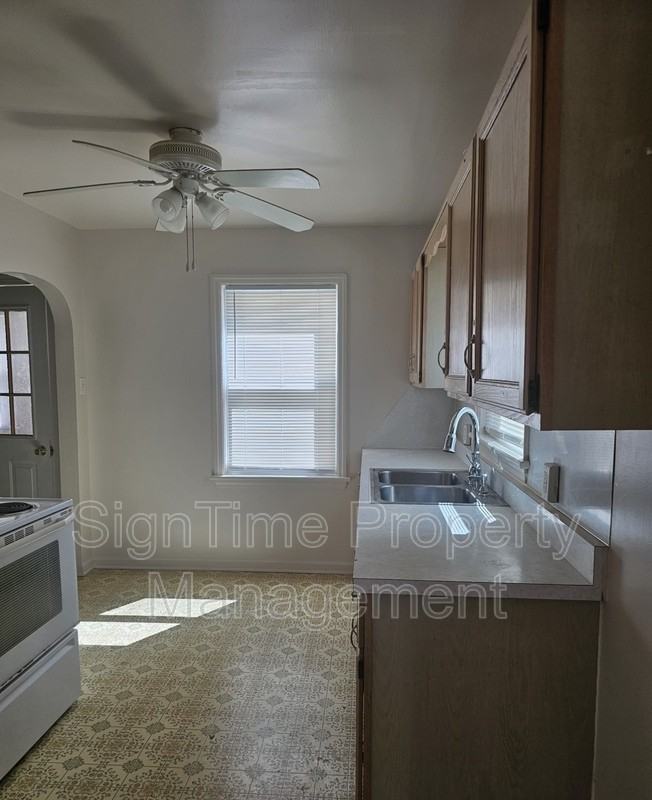 10907 Lincoln Ave - Photo 3 of 18