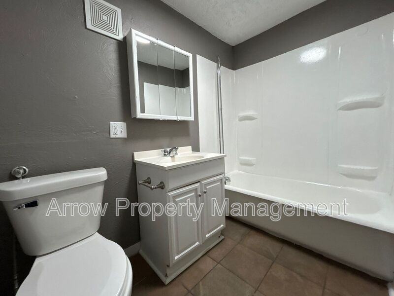 723 Ella St #B2 - Photo 5 of 10