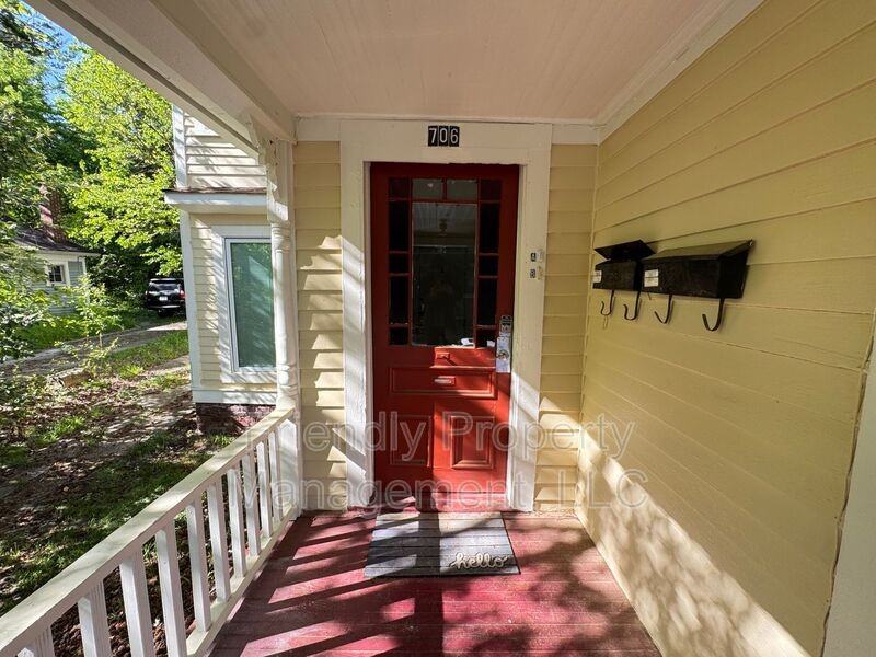 706 Walker Ave #B - Photo 3 of 15