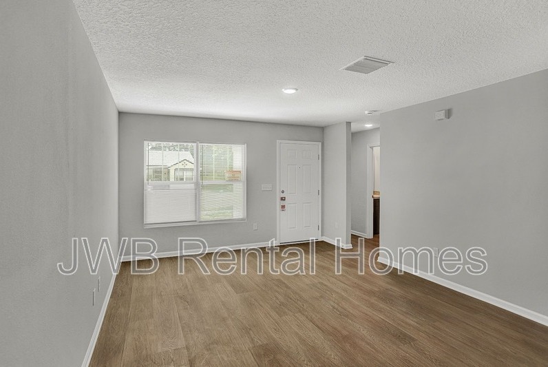 1581 W 14th St - Photo 5 of 15