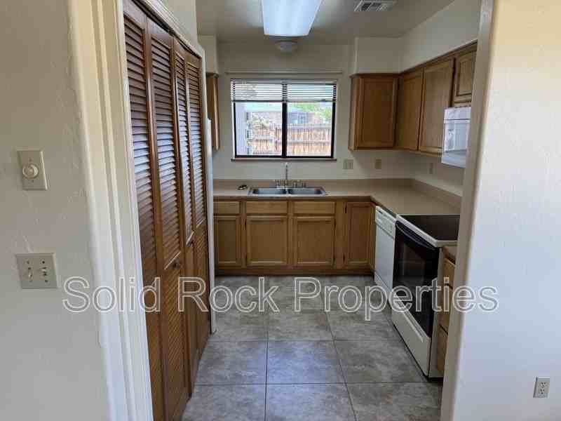 3230 N Victor Rd #C - Photo 4 of 17