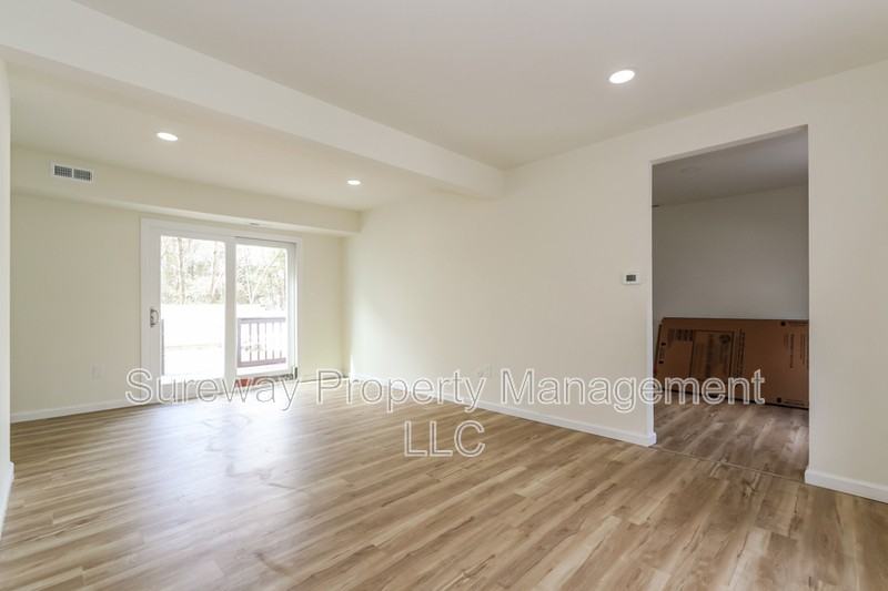 37 Berkshire Rd - Photo 4 of 15