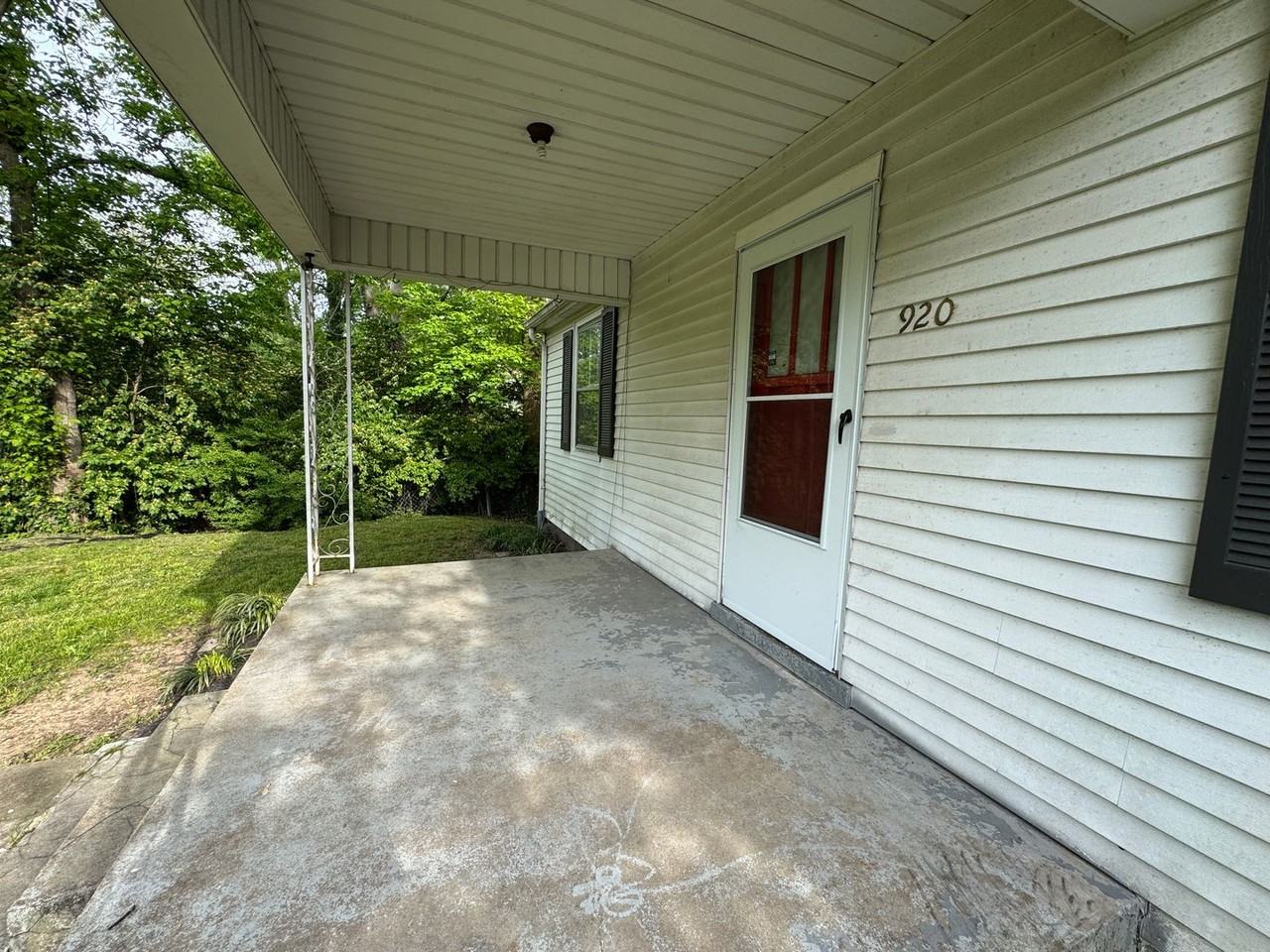 920 W Greenwood Ave - Photo 2 of 14