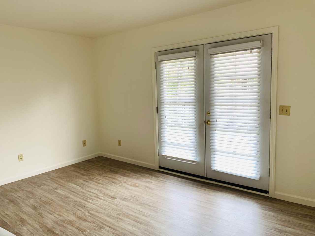 268 Douglas Street - Photo 4 of 31