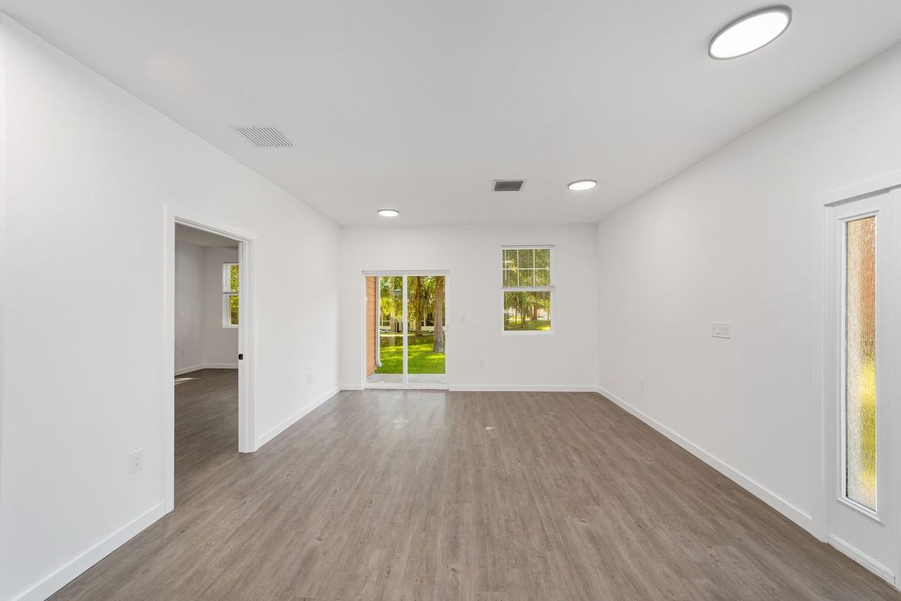 1591 Nw 29th Rd - Photo 3 of 32