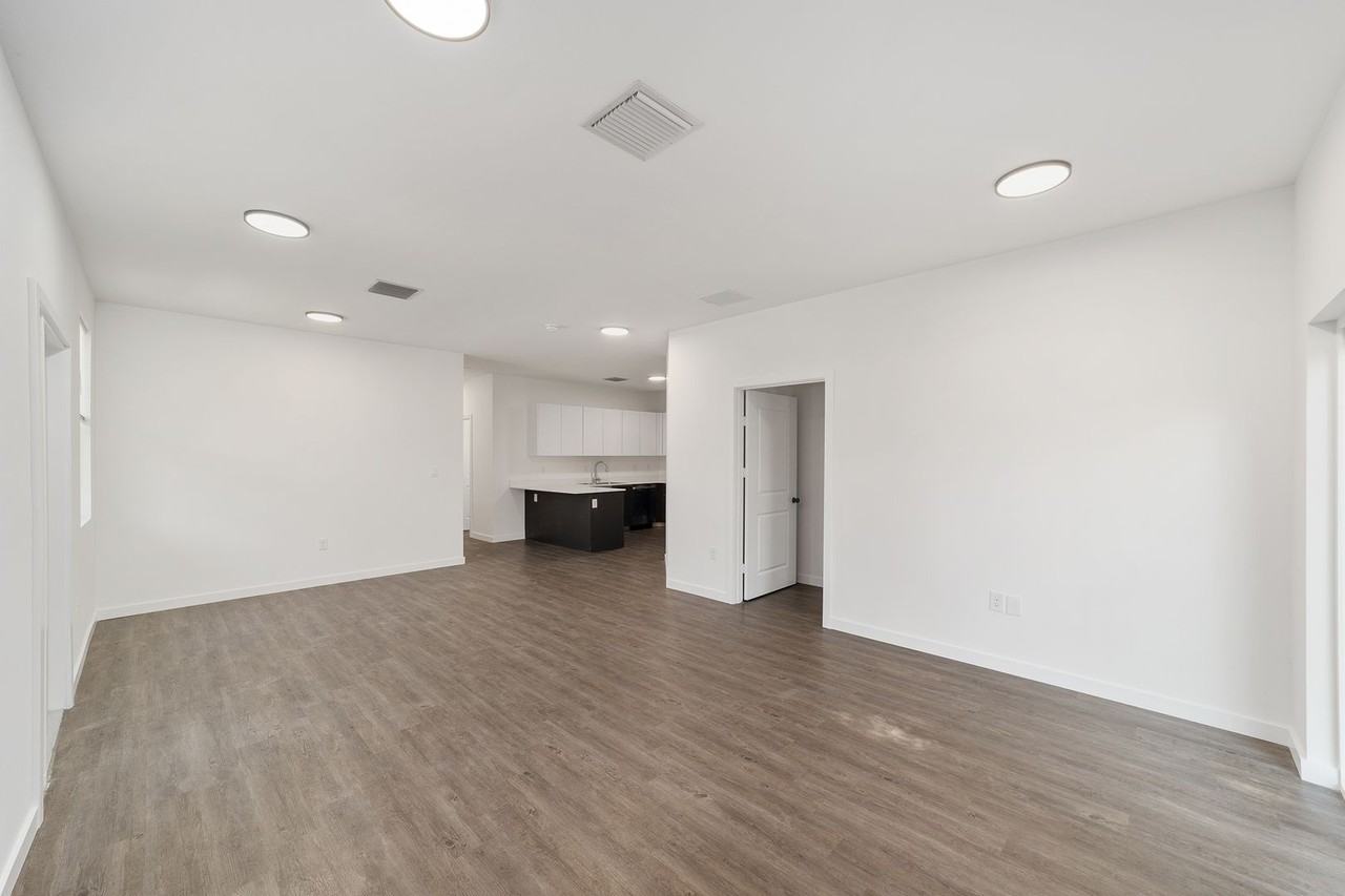 1591 Nw 29th Rd - Photo 4 of 32