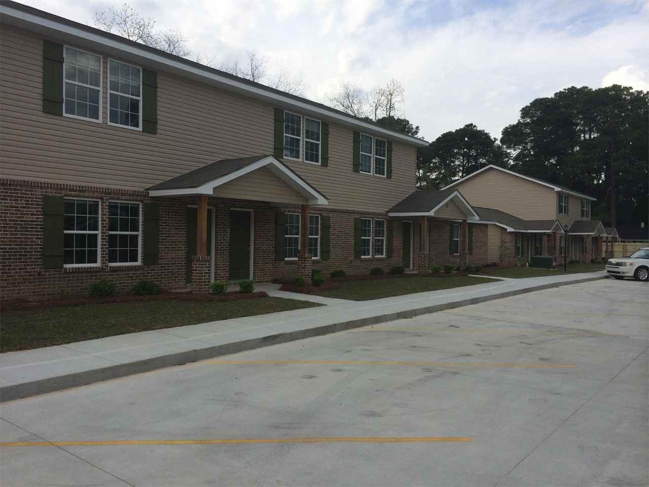 Creekside Villas - Photo 4 of 29