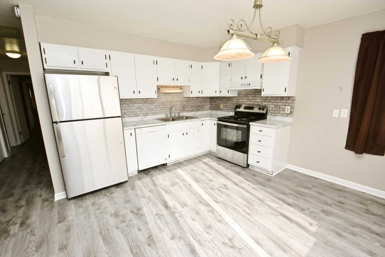 1023 Oakland St - Photo 2 of 21