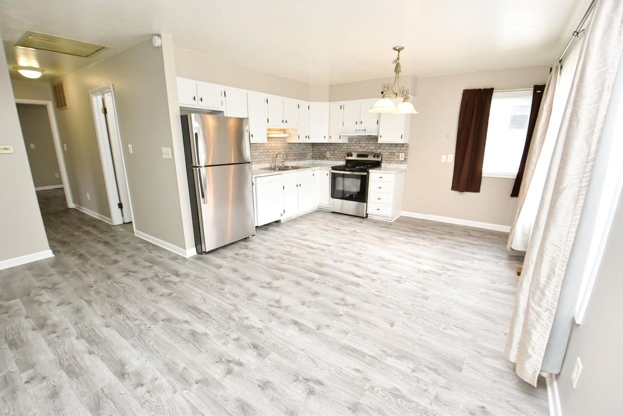 1023 Oakland St - Photo 3 of 21