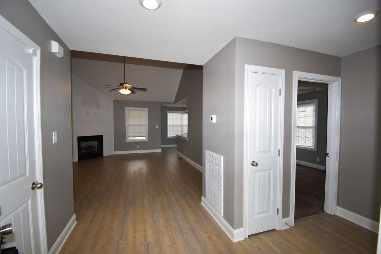 207 Geneva Ln - Photo 3 of 28
