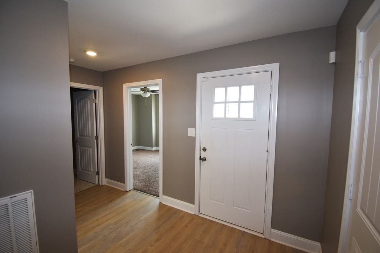 207 Geneva Ln - Photo 4 of 28